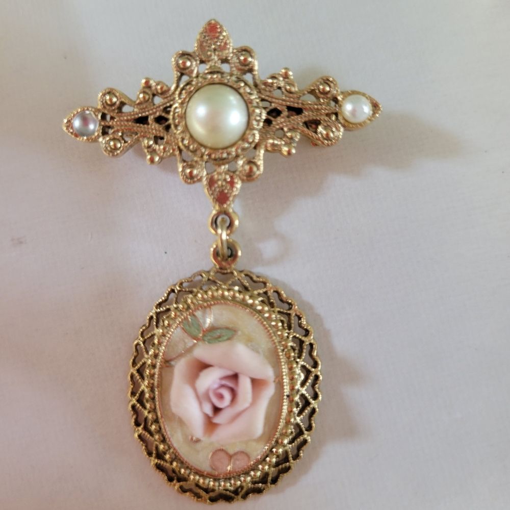 Vintage Gold Victorian Pearl Brooch with Rose Drop Design
